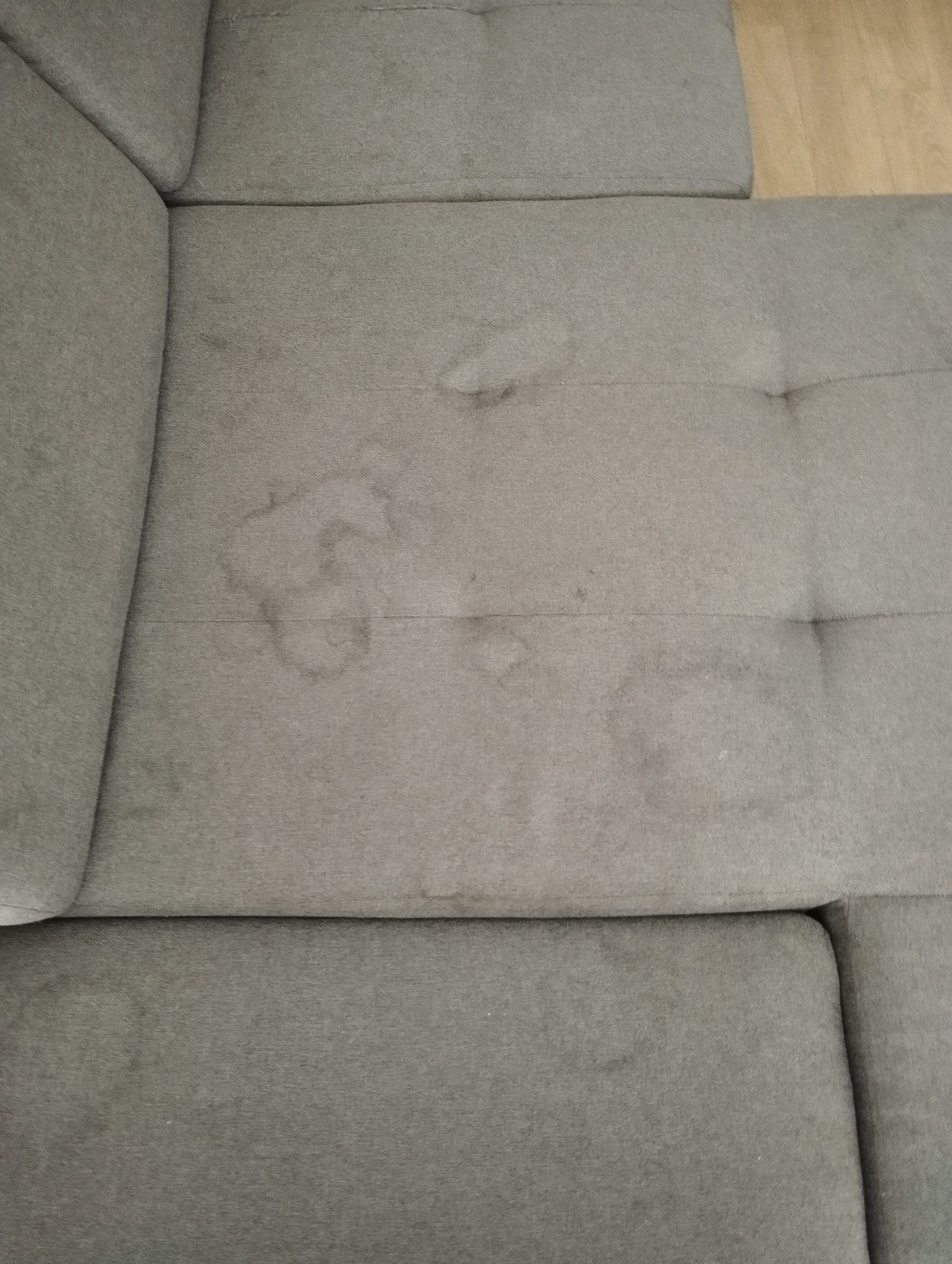 Avant — canapé tissu taché